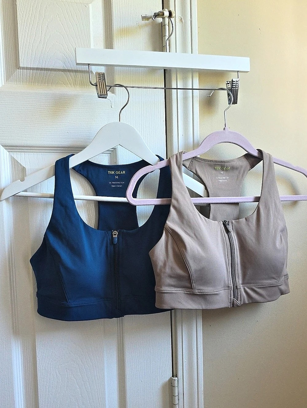 Tek Gear Ultrastretch Medium Support Zip Front Sports Bra Set